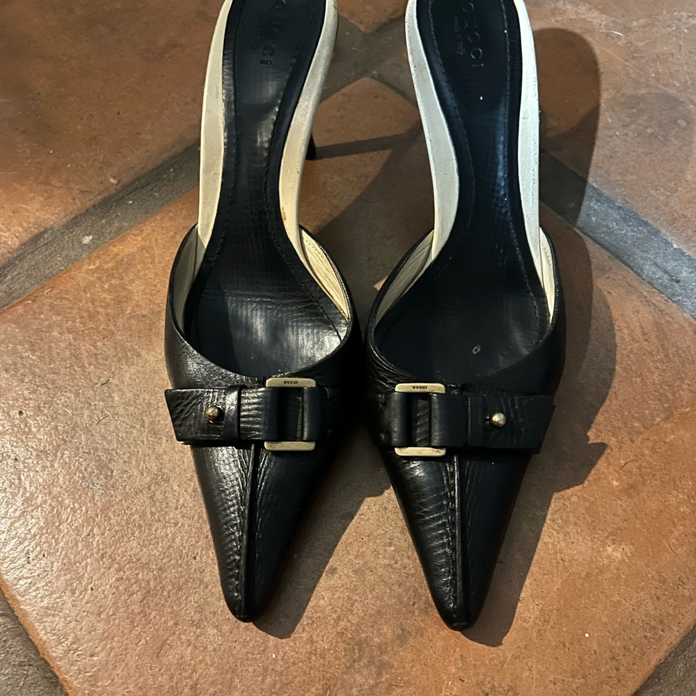 Gucci Black Leather Mules with Heels and Brass Buckle - Picture 2 of 7
